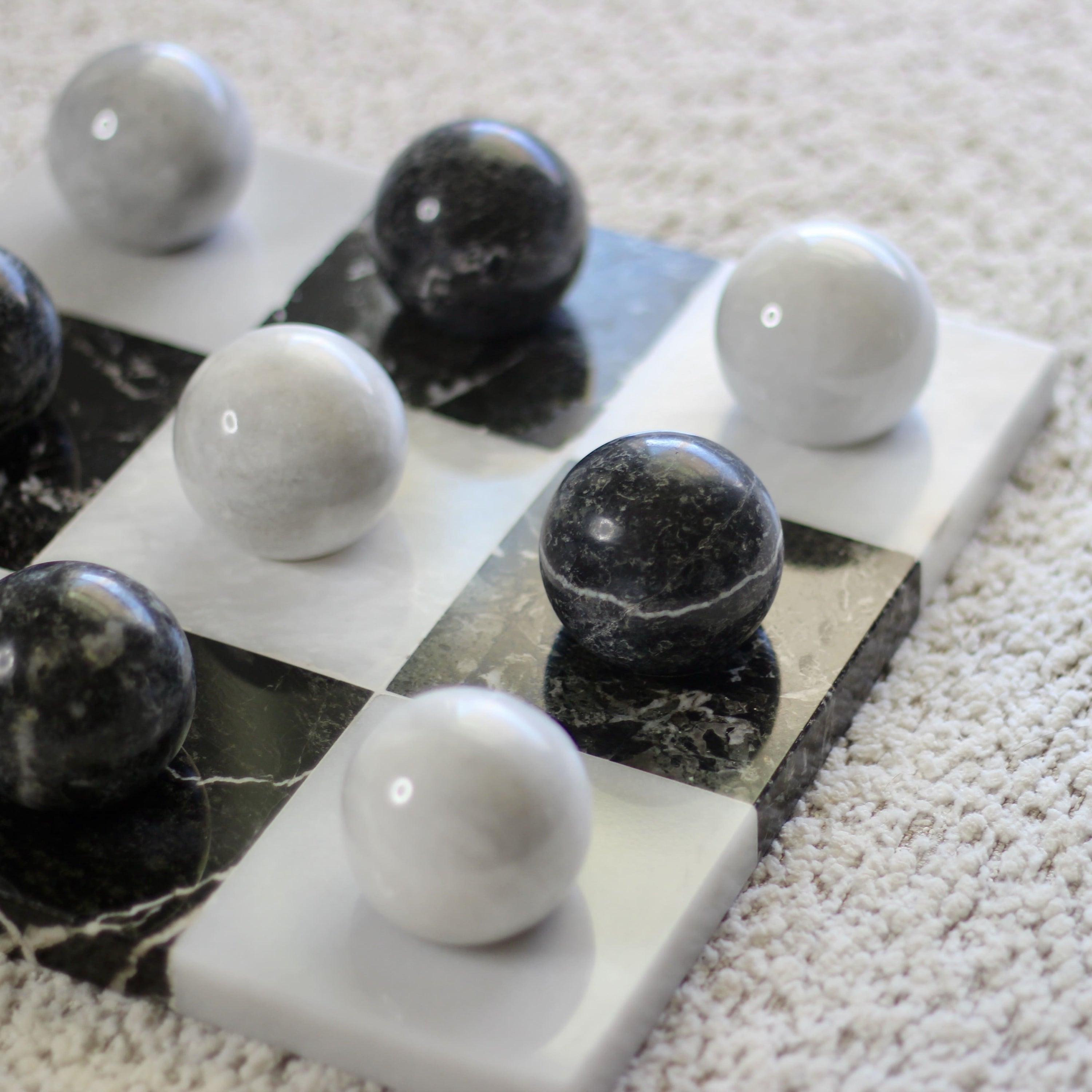 Italian Marble Tic Tac Toe Set (Black and White)